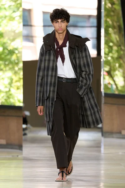 Look 14